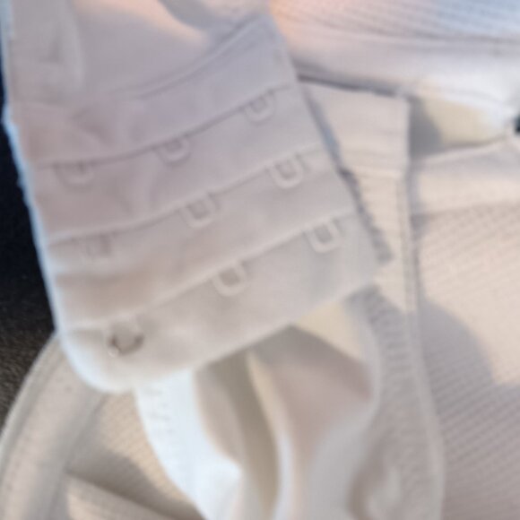 Women's BARELY BREEZIES WHITE 38D BRA - Picture 6 of 6